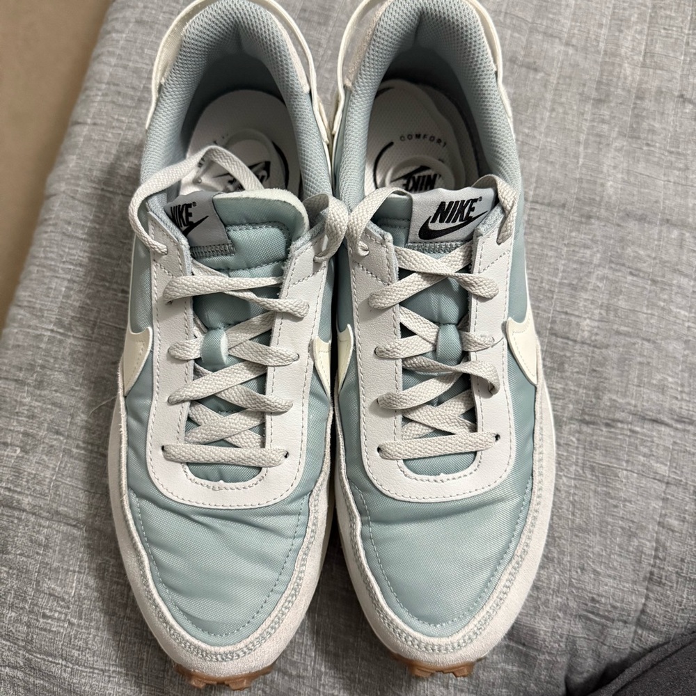 Nike Women's Waffle Debut